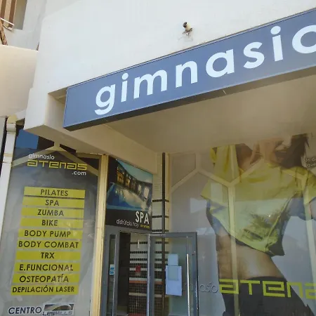 Benal Superb Front 1 Bedroom Apartment, Sleeps 5 * 贝纳尔马德纳