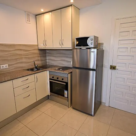 Benal Superb Front 1 Bedroom Apartment, Sleeps 5 Benalmádena