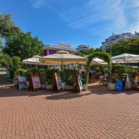 Benal Superb Front 1 Bedroom Apartment, Sleeps 5 Benalmádena