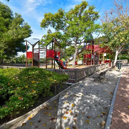 Benal Superb Front 1 Bedroom Apartment, Sleeps 5 *