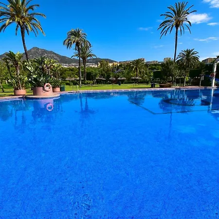 Apartmán Benal Superb Front 1 Bedroom Apartment, Sleeps 5 *