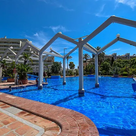 Apartmán Benal Superb Front 1 Bedroom Apartment, Sleeps 5 *