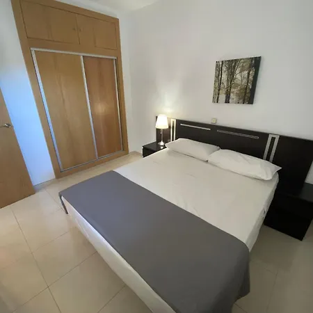 Benal Superb Front 1 Bedroom Apartment, Sleeps 5 * Benalmádena